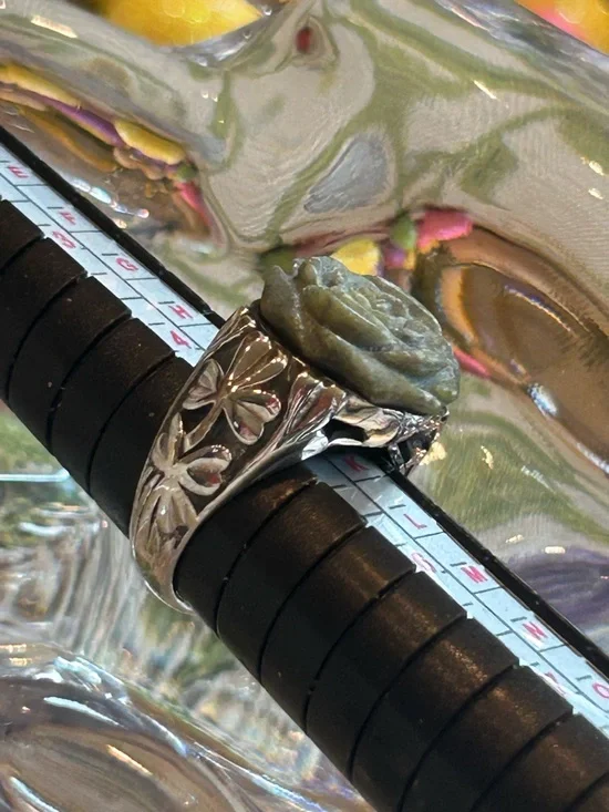 925 SS Carved Jade Rose Stone Statement Ring 💚 intricate detailed Band Sz 5 - Picture 3 of 5